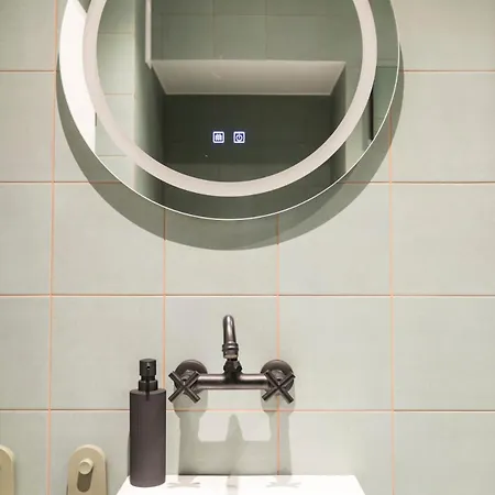 Quiet Elegance In Center Apartament