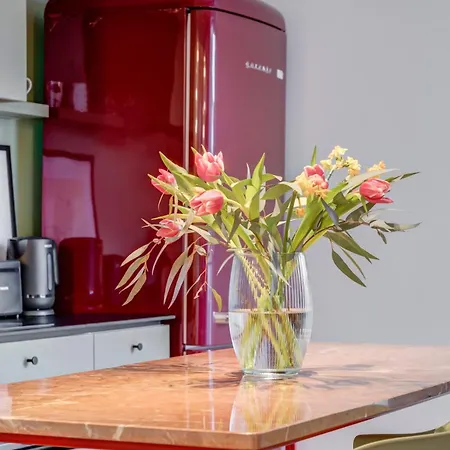 Quiet Elegance In Center * 소피아