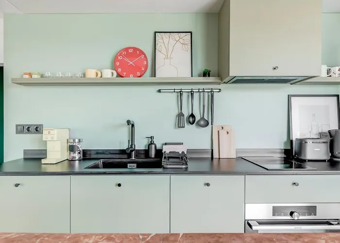 Quiet Elegance In Center アパート