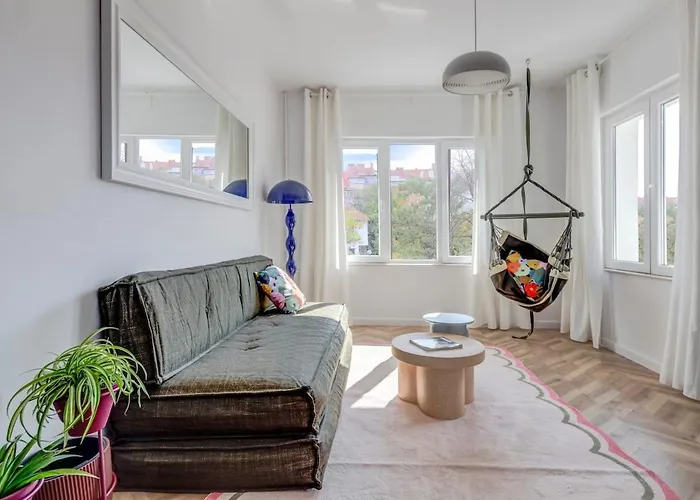 Quiet Elegance In Center アパート